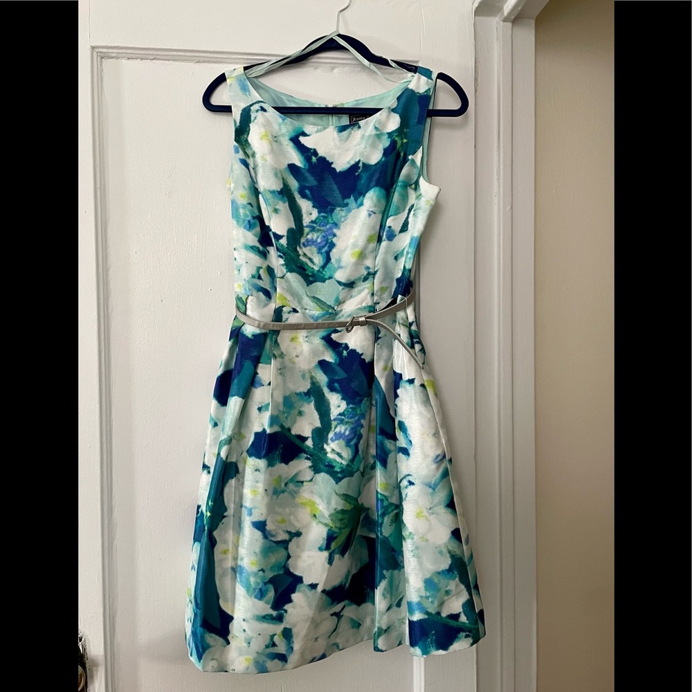 Jessica Howard blue floral dress with belt, Like New Size 6
